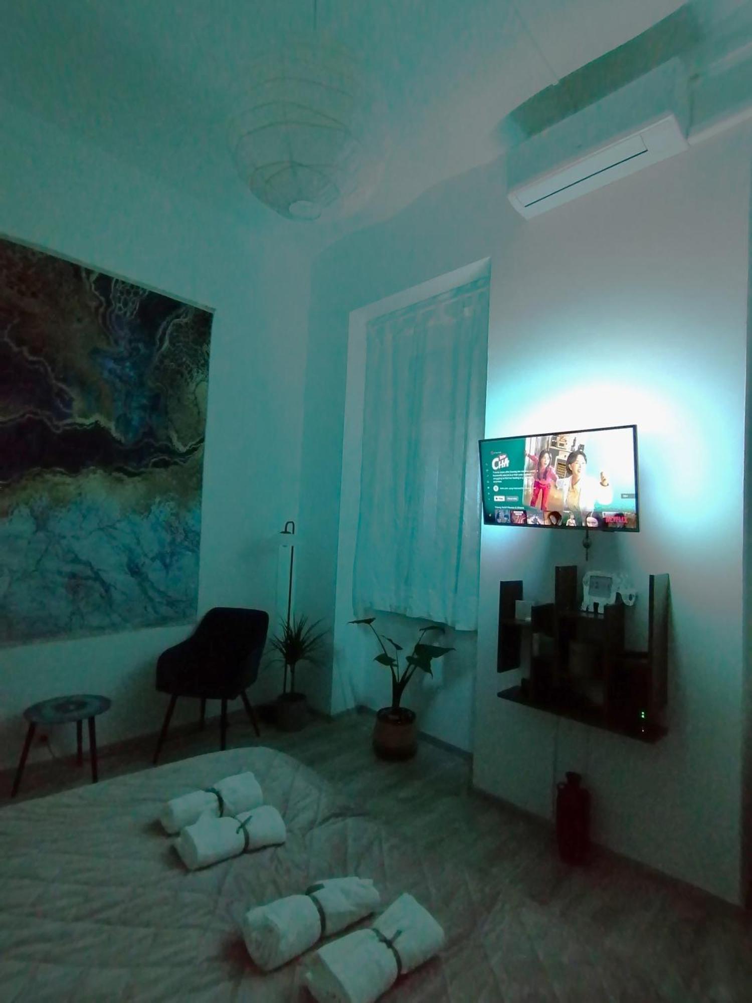 Free Parking, Downtown Apartment Near New York Cafe Budapest Ngoại thất bức ảnh